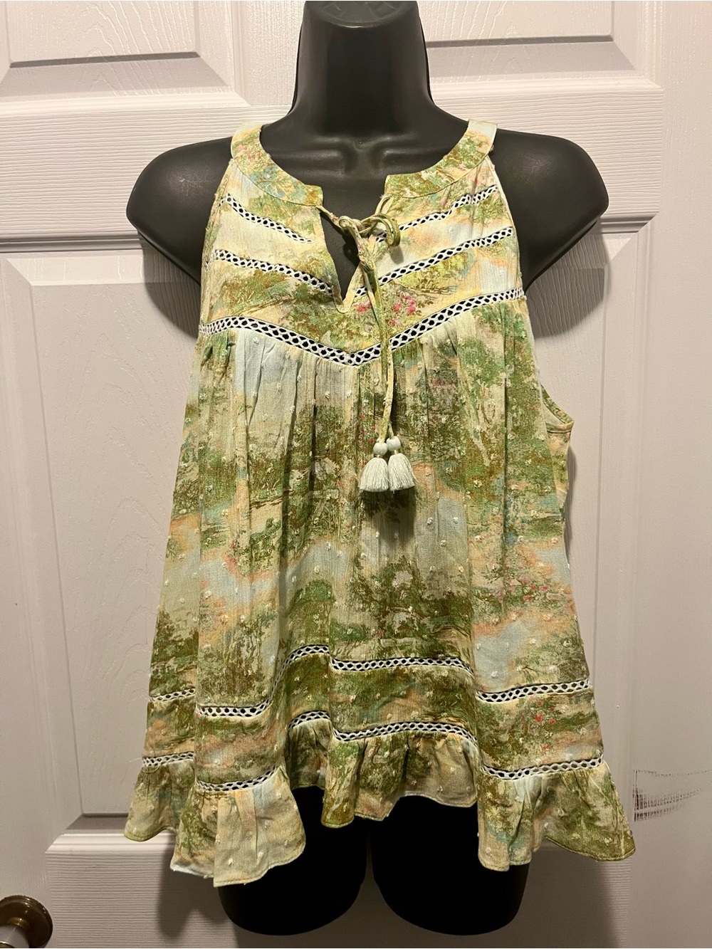 Rose & Olive Top Tank Cami Boho Floral Medium Women Green V-Neck Sleeveless tee